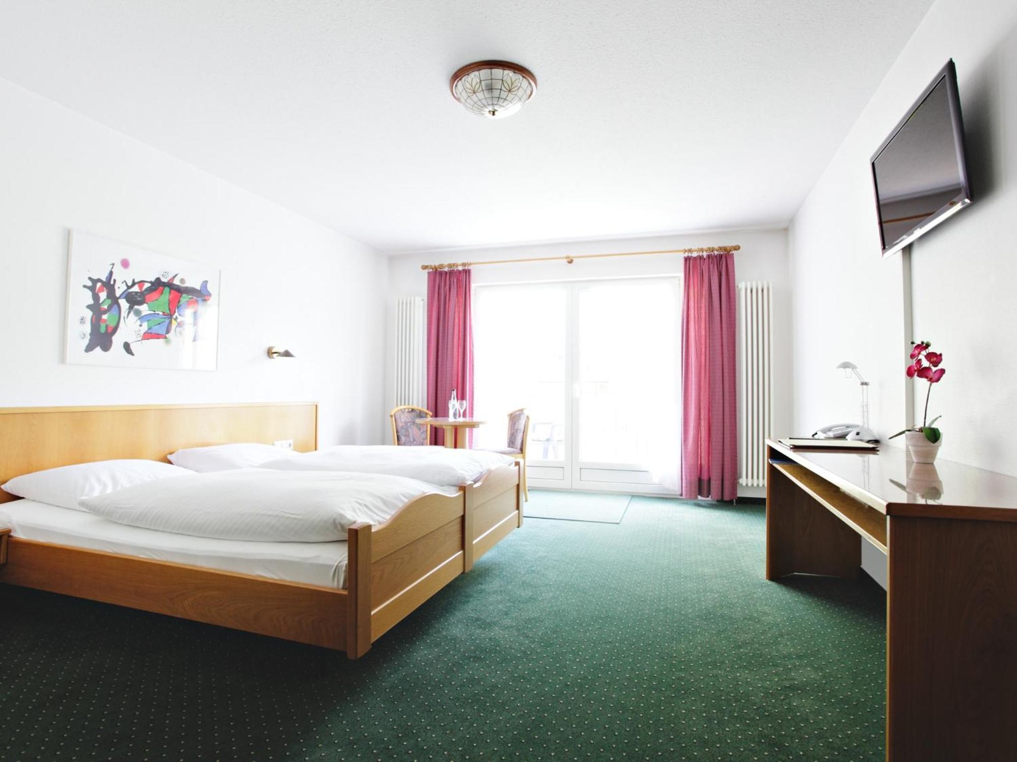 Hotel-Gasthof Neumühle Kreenheinstetten Habitación foto
